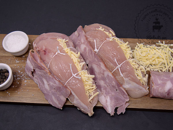 Peito de frango recheada com queijo e bacon