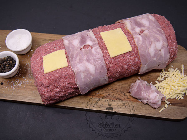 Rolo de novilho recheado com bacon e queijo